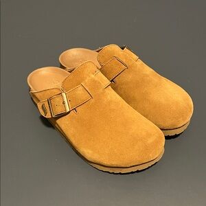 Sketchers Arch Fite Tan Suede Buckle Clogs